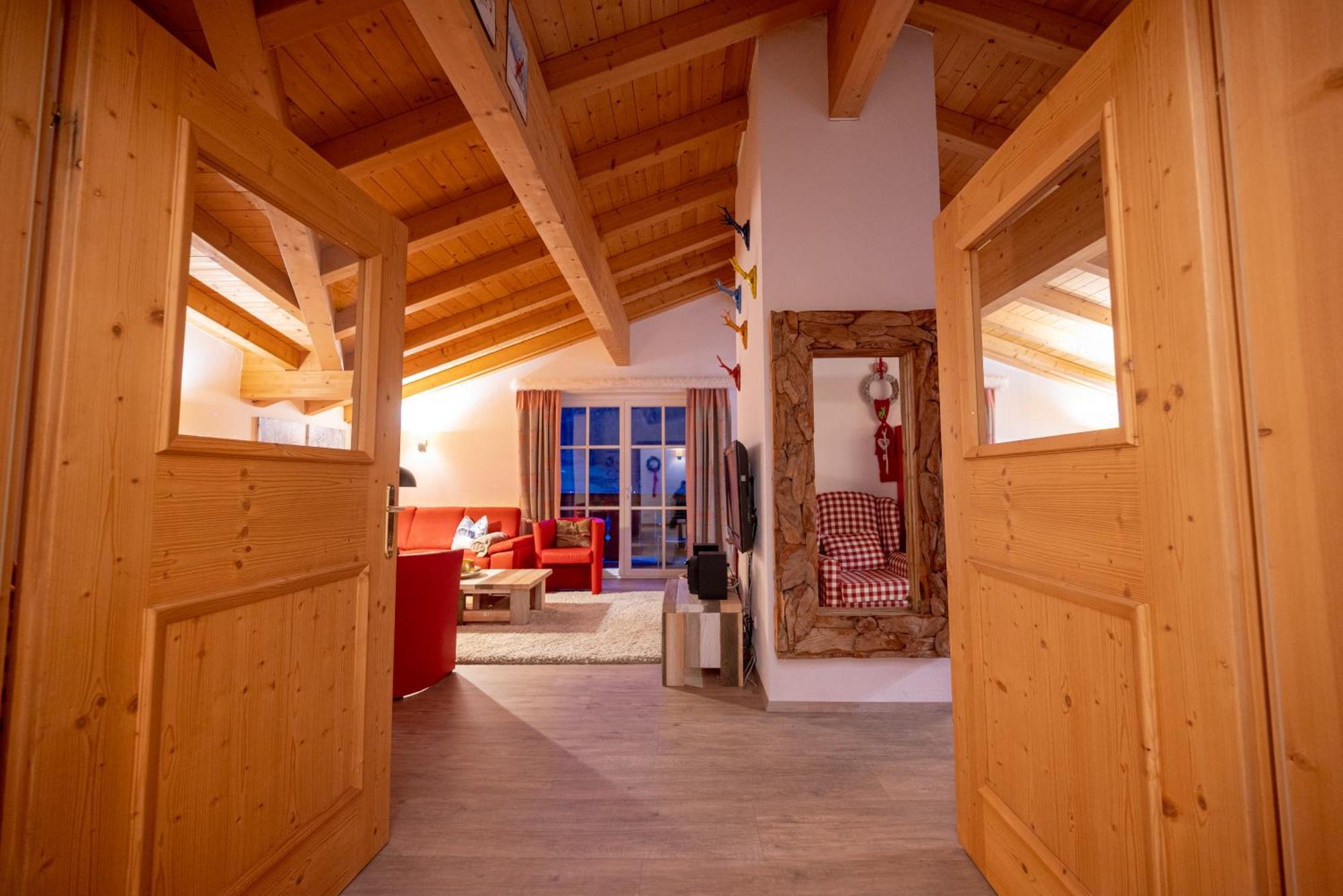 All Seasons Lodge By All In One Apartments Капрун Екстериор снимка