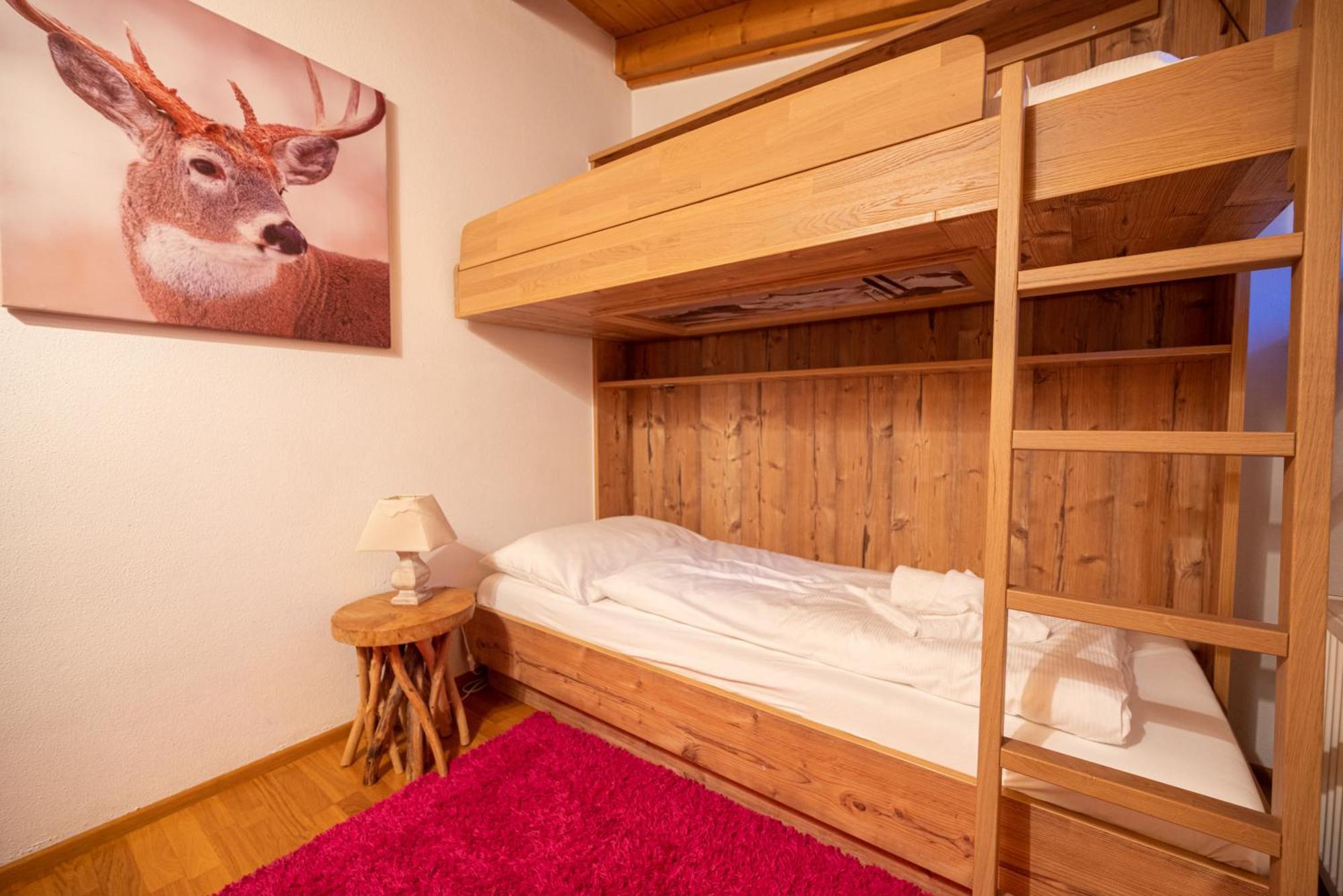 All Seasons Lodge By All In One Apartments Капрун Екстериор снимка