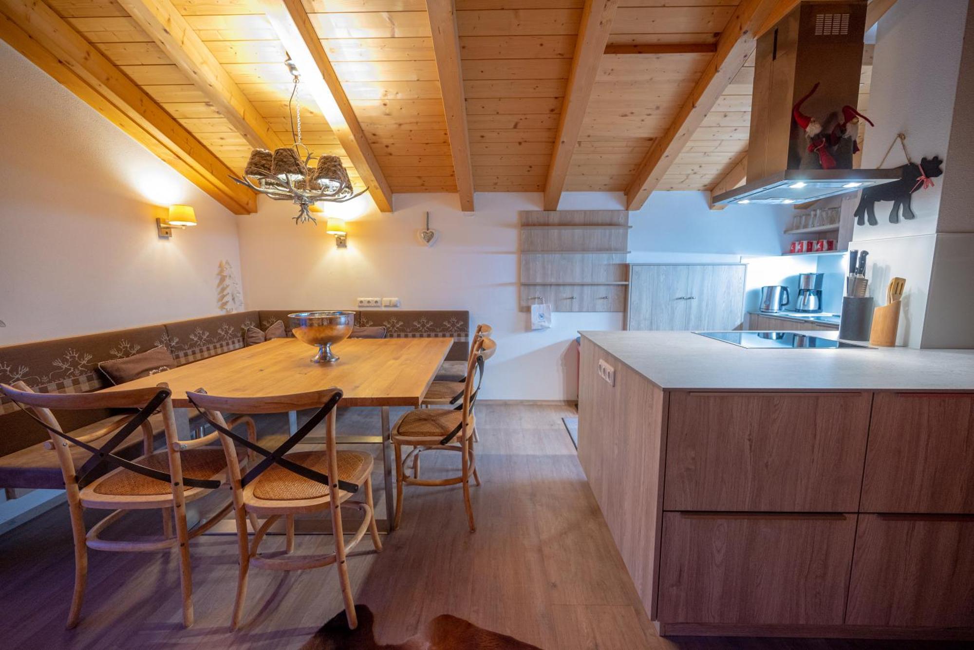 All Seasons Lodge By All In One Apartments Капрун Екстериор снимка