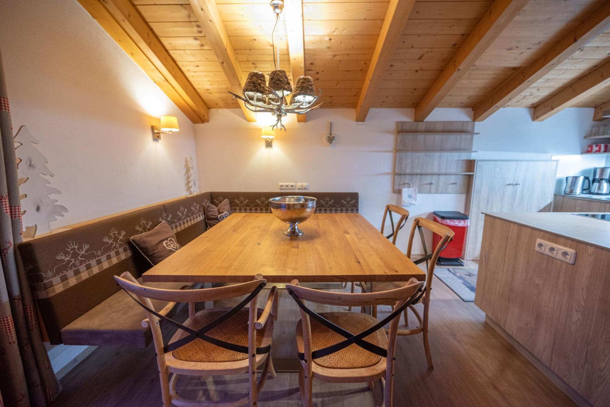 All Seasons Lodge By All In One Apartments Капрун Екстериор снимка
