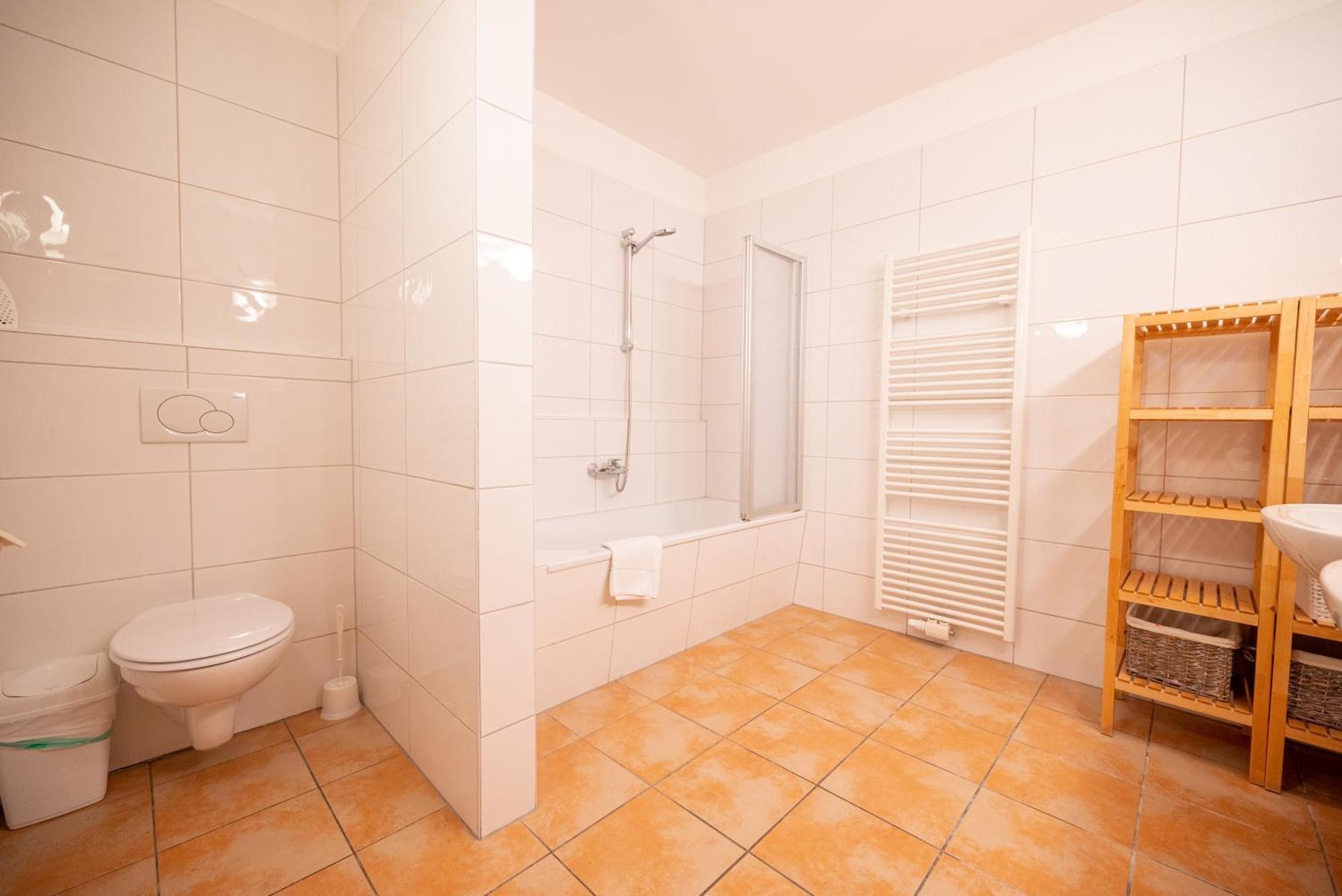 All Seasons Lodge By All In One Apartments Капрун Екстериор снимка