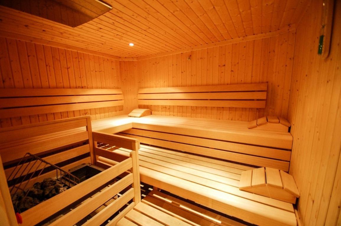 All Seasons Lodge By All In One Apartments Капрун Екстериор снимка