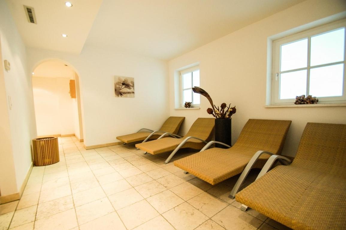 All Seasons Lodge By All In One Apartments Капрун Екстериор снимка